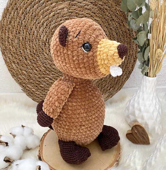 DIY Crochet Gift Idea: Handmade amigurumi beaver plushie, a thoughtful and unique present for woodland animal lovers.